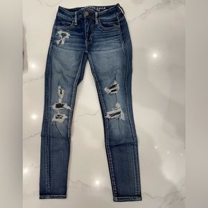 AMERICAN EAGLE ripped jeans